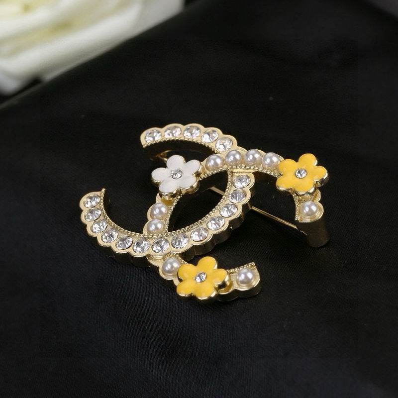 Chanel Brooch 09yxs13